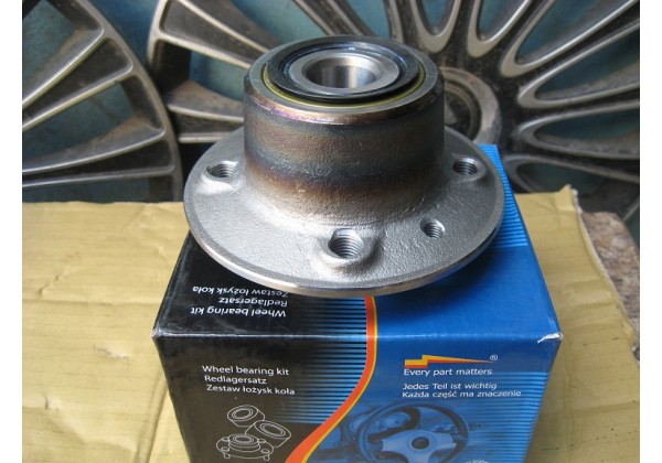 Ступиця задня з підшипником Renault Megane, Megane Scenic, Scenic, Rapid, 21, 25, Espace II, Safrane, 7700803929, 7701204667, 7704002263